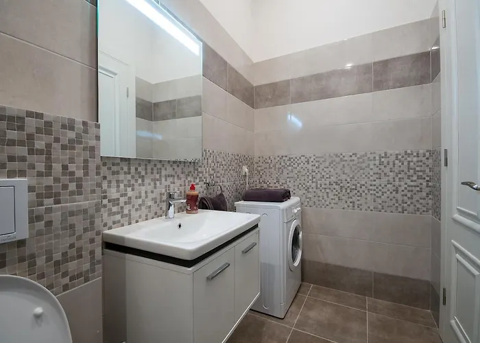 Wonderful Flat On Center *